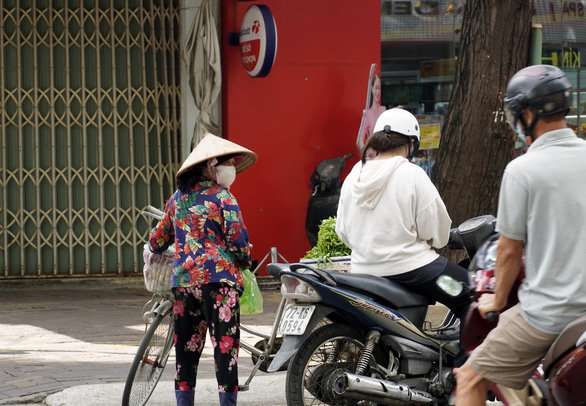 Hiểu nhầm chỉ thị 16, người dân Vũng Tàu ào ào đến ngân hàng - Ảnh 2.