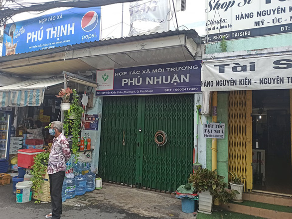 Phú Nhuận xác minh vụ ‘con ra đường sợ bị phạt, ba cấp giấy thông hành - Ảnh 1.