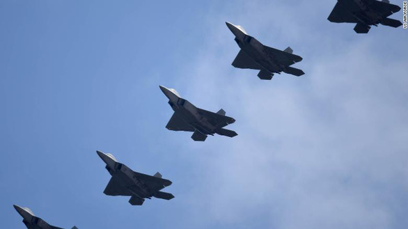 Mỹ điều hơn 20 tiêm kích F-22 tới Thái Bình Dương - Ảnh 1.