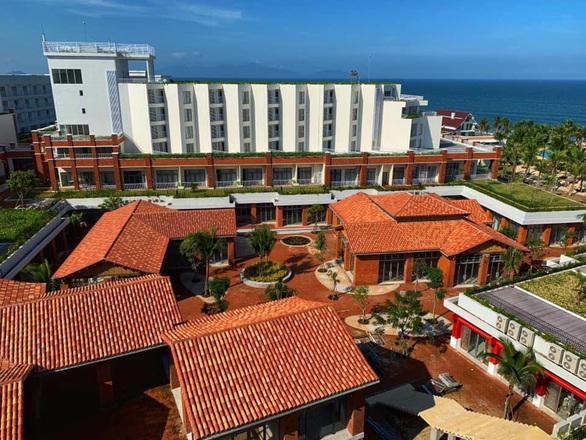 Một khách sạn 4 sao ở Quảng Nam mở cửa đón người từ TP.HCM về cách ly miễn phí - Ảnh 1. Một khách sạn 4 sao ở Quảng Nam mở cửa đón người từ TP.HCM về cách ly miễn phí - Ảnh 1.
