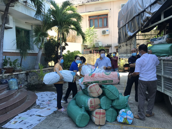 DỊCH COVID-19 NGÀY 17-7: Bình Định tổ chức Chuyến xe nghĩa tình hỗ trợ người dân TP.HCM - Ảnh 1. DỊCH COVID-19 NGÀY 17-7: Bình Định tổ chức Chuyến xe nghĩa tình hỗ trợ người dân TP.HCM - Ảnh 1.