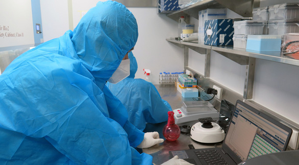Bên trong phòng xét nghiệm container tìm virus SARS-CoV-2 - Ảnh 7.