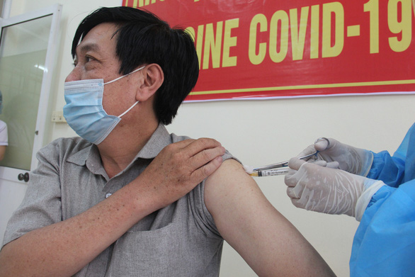 Nhiều người Đà Nẵng không được mời vẫn đến nơi tiêm vắc xin COVID-19 - Ảnh 1.