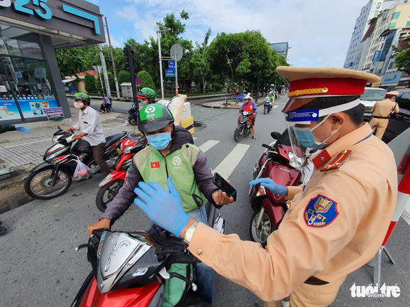 TP.HCM: Nhiều người bị buộc quay đầu khi ra đường không cần thiết - Ảnh 5.