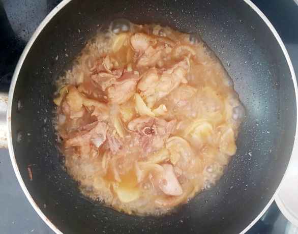 Con gà, mụt măng, hai ông bà già làm món canh măng, gà ram ngon đáo để - Ảnh 6. Con gà, mụt măng, hai ông bà già làm món canh măng, gà ram ngon đáo để - Ảnh 6.