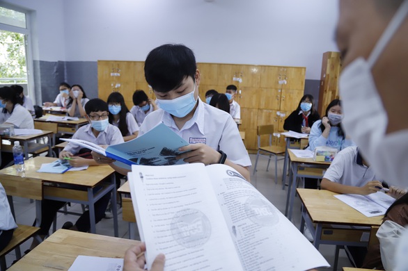 Sở GD-ĐT TP.HCM đề xuất xét vào lớp 10 cho cả hệ thường và chuyên - Ảnh 1.