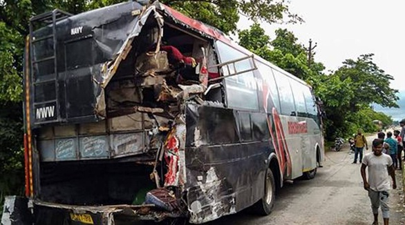 Ngủ dưới lề đường, 18 công nhân Ấn Độ bị xe tải tông chết - Ảnh 1. Ngủ dưới lề đường, 18 công nhân Ấn Độ bị xe tải tông chết - Ảnh 1.