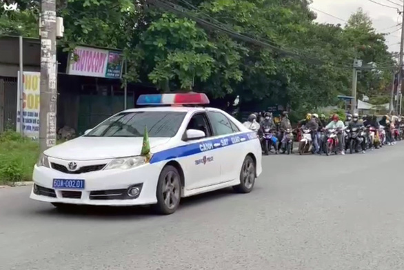 Đắk Lắk và Phú Yên đưa xe vào Đồng Nai đón người dân về quê tránh dịch - Ảnh 1.