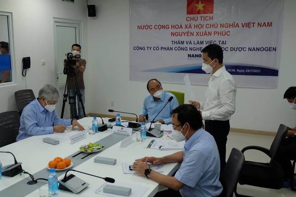 Chủ tịch nước Nguyễn Xuân Phúc đề nghị TP.HCM tiếp tục giãn cách xã hội để khống chế dịch bệnh - Ảnh 4.