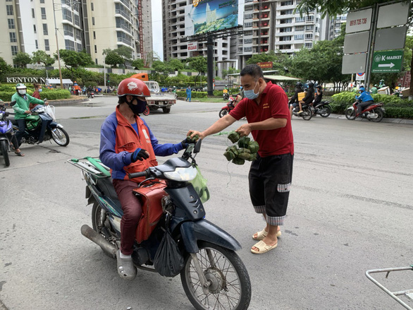 Giữ tinh thần để vượt qua ngày bão - Ảnh 1.