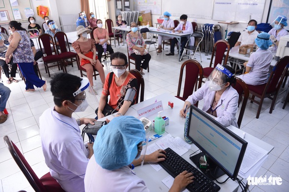 HỎI - ĐÁP về dịch COVID-19: Đi tiêm vắc xin, có qua chốt liên tỉnh được không? - Ảnh 1. HỎI - ĐÁP về dịch COVID-19: Đi tiêm vắc xin, có qua chốt liên tỉnh được không? - Ảnh 1.