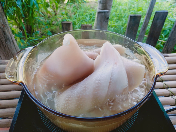 Tự làm snack da heo nhâm nhi tuyệt ngon tại nhà - Ảnh 4. Tự làm snack da heo nhâm nhi tuyệt ngon tại nhà - Ảnh 4.
