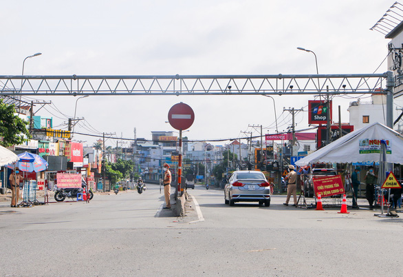 TP.HCM: Các chốt kiểm soát chống dịch thông thoáng hơn - Ảnh 3.