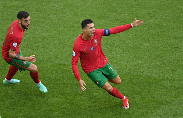 Ronaldo vẫn sáng cửa ở cuộc đua Vua phá lưới - Ảnh 2.