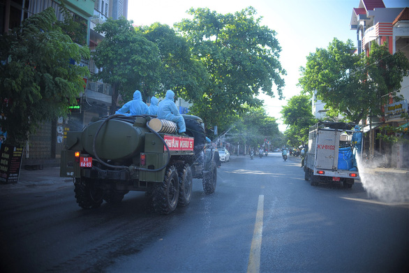 Người dân vùng dịch cảm thấy an tâm, chúng tôi vui - Ảnh 2.