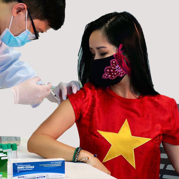 Hồng Nhung tiêm thử nghiệm vắc xin Nanocovax, đạo diễn phim Superman qua đời ở tuổi 91 - Ảnh 2.