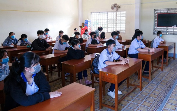 Thí sinh cả nước đang làm thủ tục thi tốt nghiệp THPT đợt 1 - Ảnh 7.