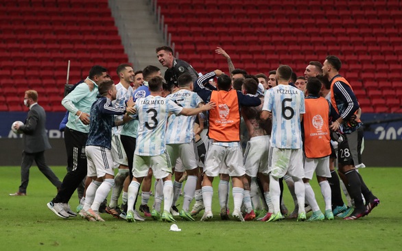 Argentina gặp Brazil ở chung kết Copa America 2021 - Ảnh 1.