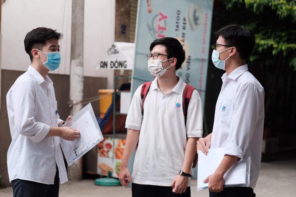 Sóng của Xuân Quỳnh vào đề thi tốt nghiệp, thí sinh kêu hơi khó phần đọc hiểu - Ảnh 6. Sóng của Xuân Quỳnh vào đề thi tốt nghiệp, thí sinh kêu hơi khó phần đọc hiểu - Ảnh 6.