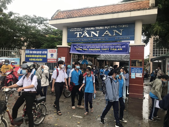 Long An giãn cách xã hội toàn tỉnh từ 0 giờ ngày 8-7 - Ảnh 1.