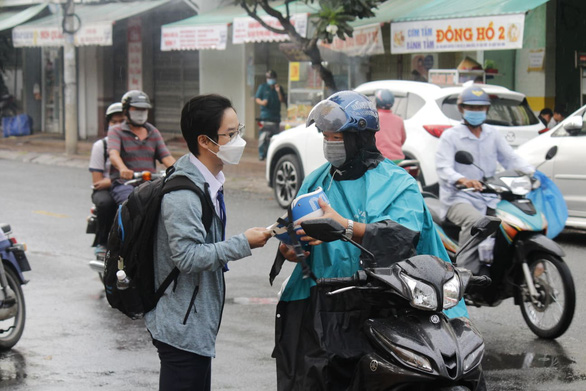 Sáng nay, gần 1 triệu thí sinh thi môn văn - Ảnh 5.