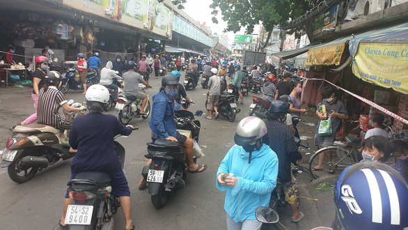 Hết thịt, cá, rau củ... chỉ là tạm thời, hàng sẽ đầy lại ngay vào chiều, tối - Ảnh 3.