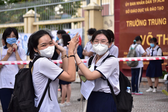 Đề thi tiếng Anh dễ thở, thí sinh tươi rói ra về - Ảnh 1.