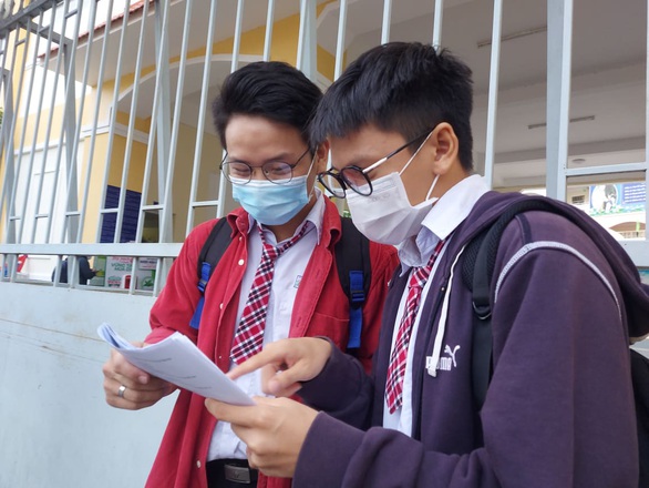 Sáng nay 8-7 thi tốt nghiệp THPT buổi thứ 3, tăng cường hơn biện pháp phòng chống dịch - Ảnh 2. Sáng nay 8-7 thi tốt nghiệp THPT buổi thứ 3, tăng cường hơn biện pháp phòng chống dịch - Ảnh 2.