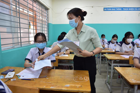 Sáng nay 8-7 thi tốt nghiệp THPT buổi thứ 3, tăng cường hơn biện pháp phòng chống dịch - Ảnh 4. Sáng nay 8-7 thi tốt nghiệp THPT buổi thứ 3, tăng cường hơn biện pháp phòng chống dịch - Ảnh 4.