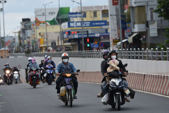 Bình Thuận kêu gọi đoàn người từ Đồng Nai về ra khai báo y tế - Ảnh 1.