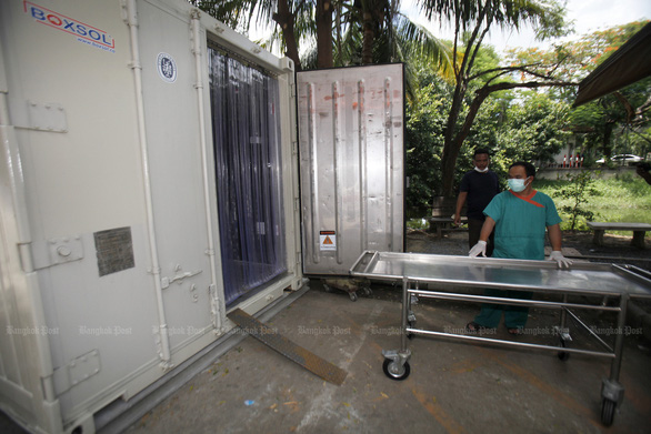 Bệnh viện Thái mua thêm container đông lạnh giữ xác, Lào có số ca COVID-19 kỷ lục - Ảnh 2.