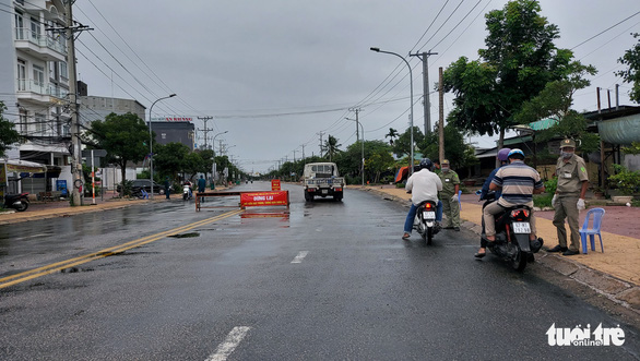 Nhiều cán bộ phản ứng TP Long Xuyên kiểm soát vượt quyền - Ảnh 2.