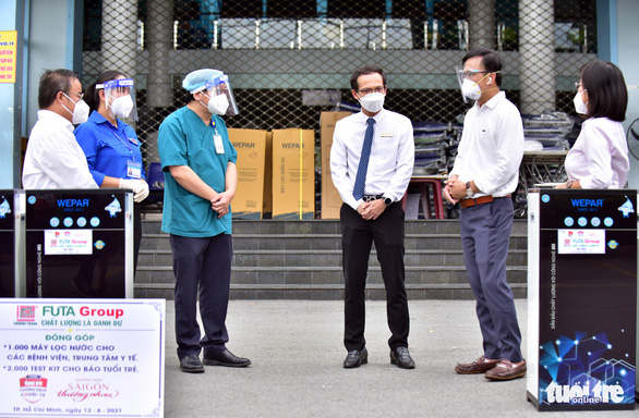 Tập đoàn Phương Trang tặng 1.000 máy lọc nước cho hệ thống y tế tuyến đầu - Ảnh 1.