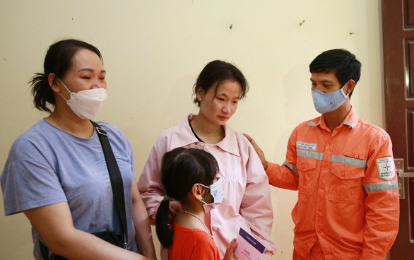 Tổng giám đốc EVN gửi thư khen nhóm công tác Điện lực Sa Pa cứu 2 cháu bé - Ảnh 3. Tổng giám đốc EVN gửi thư khen nhóm công tác Điện lực Sa Pa cứu 2 cháu bé - Ảnh 3.