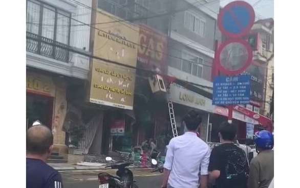 Tổng giám đốc EVN gửi thư khen nhóm công tác Điện lực Sa Pa cứu 2 cháu bé - Ảnh 2. Tổng giám đốc EVN gửi thư khen nhóm công tác Điện lực Sa Pa cứu 2 cháu bé - Ảnh 2.