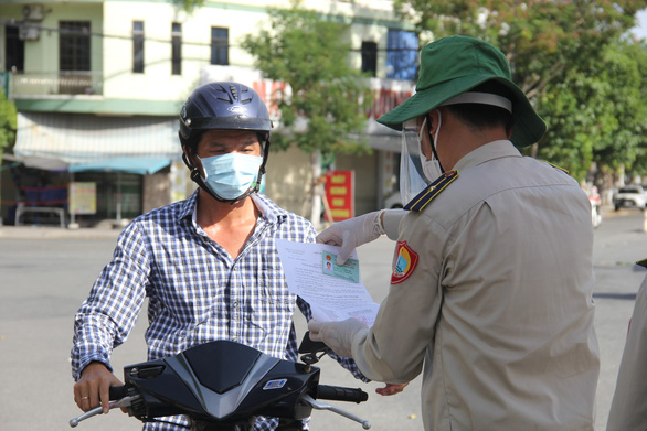 Sau 7 ngày ‘ai ở đâu ở đó’, Đà Nẵng vẫn thực hiện chỉ thị 16 - Ảnh 4.