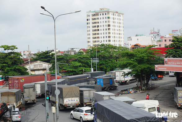 Ùn tắc hàng cây số trên cầu vượt Sóng Thần vì Bình Dương siết kiểm tra tại chốt - Ảnh 4.