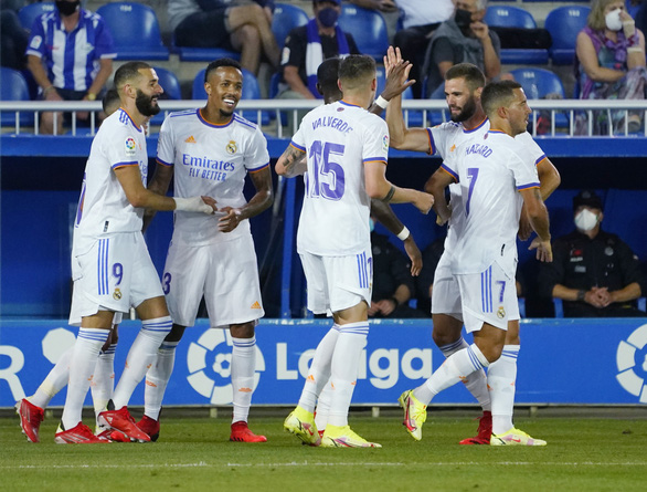 Benzema lập cú đúp giúp Real Madrid khởi đầu thuận lợi - Ảnh 1.