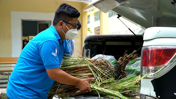 Nông dân vui vì được bạn trẻ Tây Đô mua hỗ trợ nông sản - Ảnh 6.