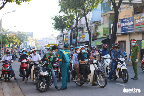 Sáng 16-8: Không khai báo di chuyển nội địa, các chốt giảm ùn ứ - Ảnh 3.