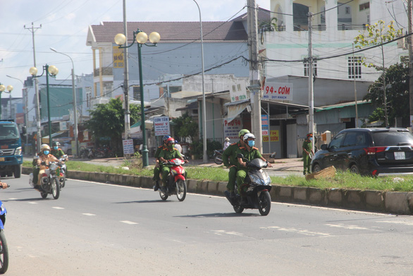 Bạc Liêu dừng phòng khám tư 1 tuần vì sợ... dân lợi dụng ra đường đi khám bệnh - Ảnh 1.