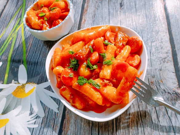 Chế trở thành cơm trắng nguội trở thành khoản bánh gạo Tokbokki siêu dễ dàng nhưng mà thật tuyệt vời - Hình ảnh 7.