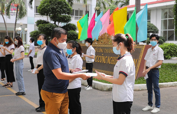 Đại học tất bật chuẩn bị năm học mới - Ảnh 1.