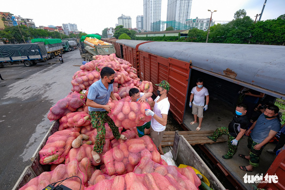 Hà Nội tặng TP.HCM 5.000 tấn gạo, Bình Dương 1.000 tấn - Ảnh 1.