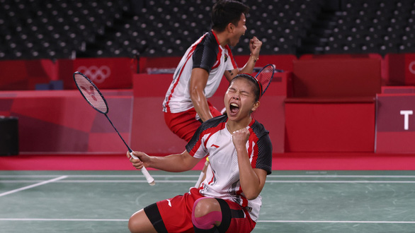 Đánh bại đôi Trung Quốc, Indonesia giành HCV cầu lông Olympic - Ảnh 1.