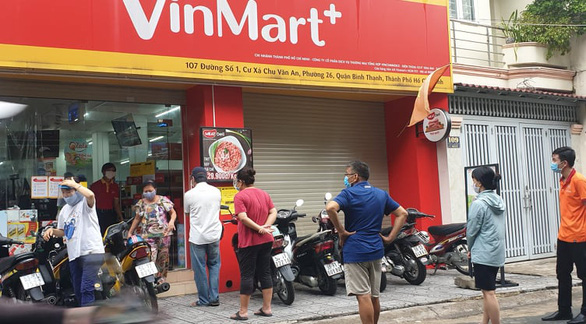 Rà soát 23 siêu thị, cửa hàng VinMart / VinMart + tại Hà Nội, Hưng Yên do vụ F0 - Ảnh 1.
