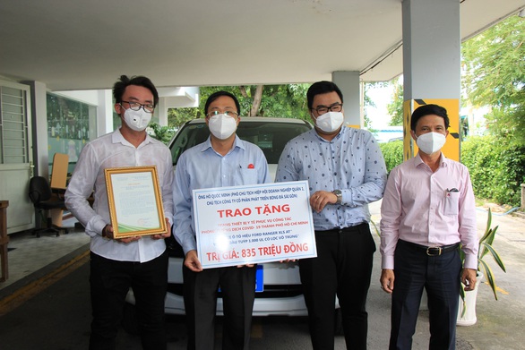 Tặng 5 máy thở, 1 xe ô tô, thiết bị y tế cho Bệnh viện An Bình và Trung tâm cấp cứu 115 - Ảnh 2. Tặng 5 máy thở, 1 xe ô tô, thiết bị y tế cho Bệnh viện An Bình và Trung tâm cấp cứu 115 - Ảnh 2.