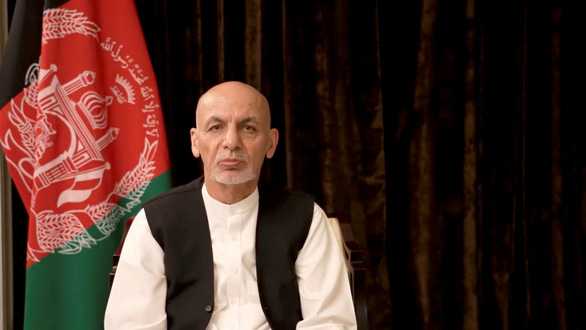 Cựu quan chức Afghanistan bác tin tổng thống ôm tiền ra đi - Ảnh 1.