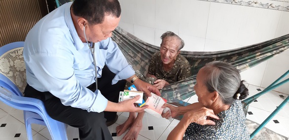 4 tháng nữa, bác sĩ Nhẫn sẽ trọn nghiệp - Ảnh 1. 4 tháng nữa, bác sĩ Nhẫn sẽ trọn nghiệp - Ảnh 1.