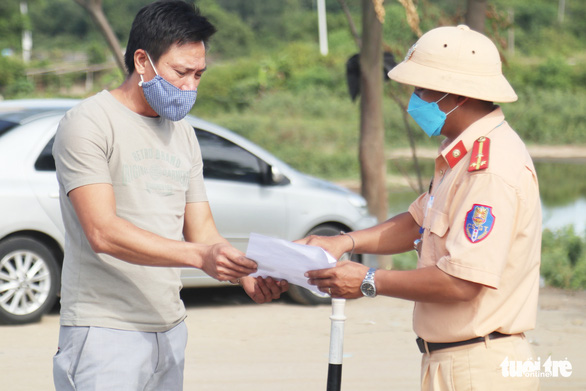 Tất cả người dân TP Vinh phải ở yên trong nhà từ 0h ngày 23-8 - Ảnh 1.